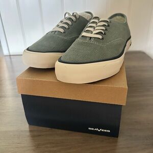 Legend Sneaker
Cordies
Jade Dust Corduroy
843273117293 size 7.5 new in box